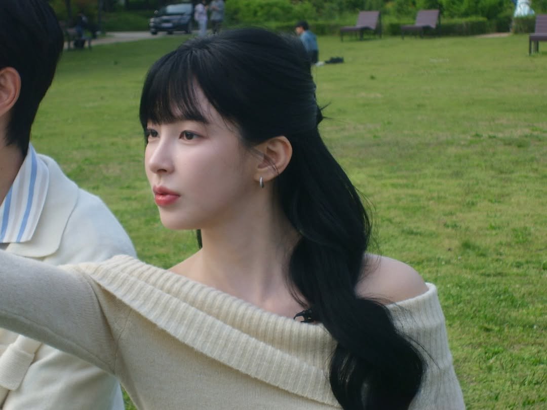 Photo by 신수현 on September 05, 2025. May be an image of 1 person, hair, top and text.