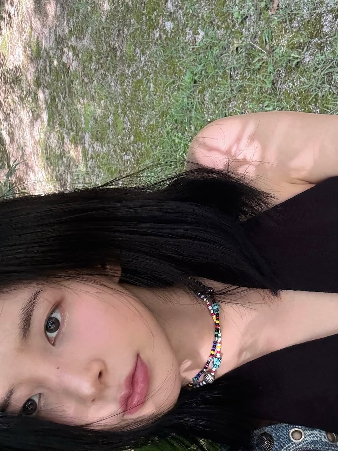 Photo by 신수현 on July 26, 2025. May be a selfie of 1 person, hair, choker, necklace, grass, park and text.