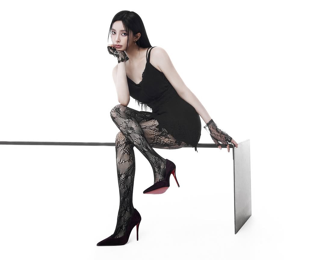 Photo shared by 신수현 on August 27, 2025 tagging @christianlouboutin. May be an image of 1 person, high-heeled shoes, tights, fishnet stockings and text.