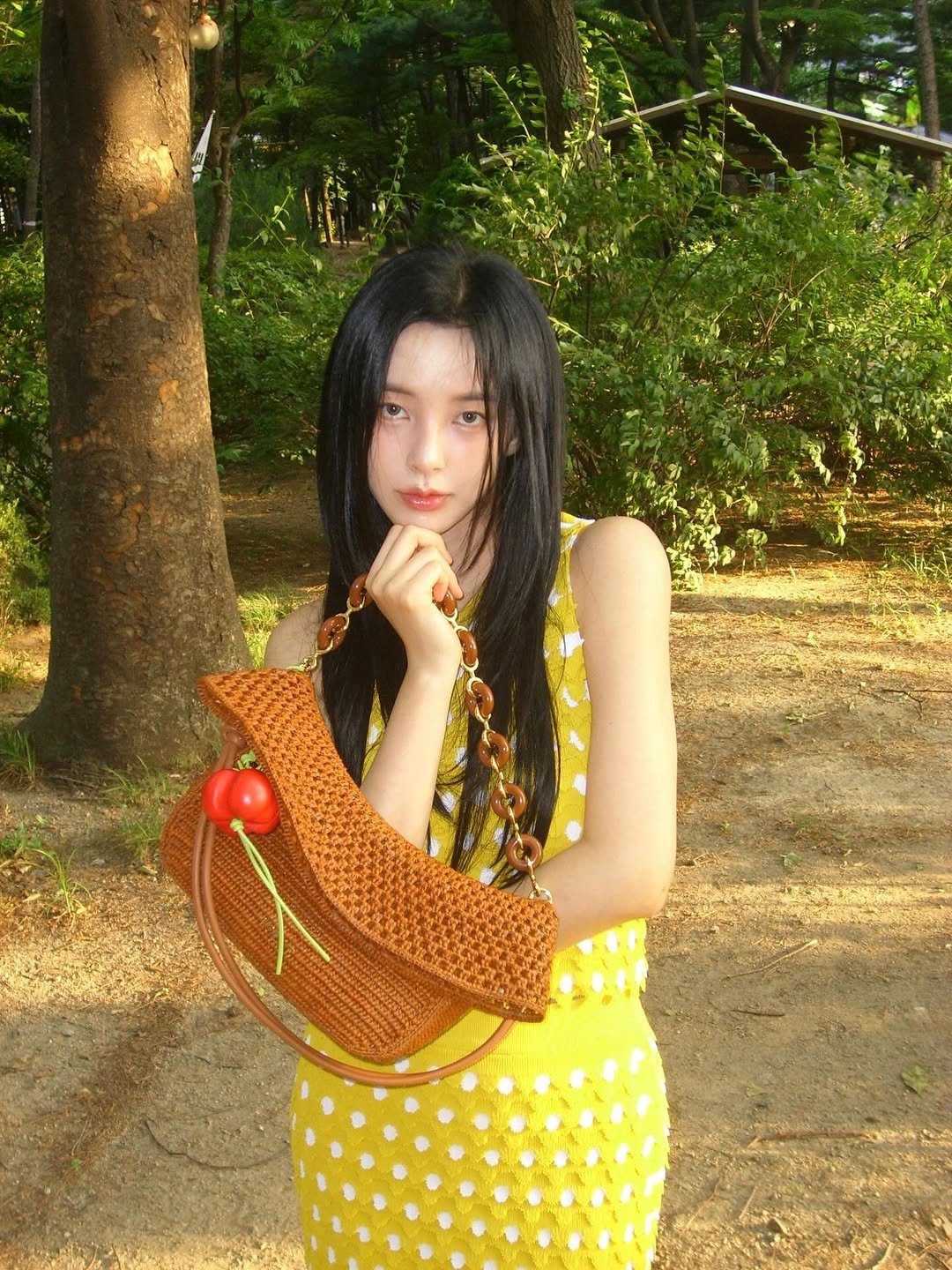 Photo shared by 신수현 on June 08, 2025 tagging @loewe. May be an image of outdoors and text.