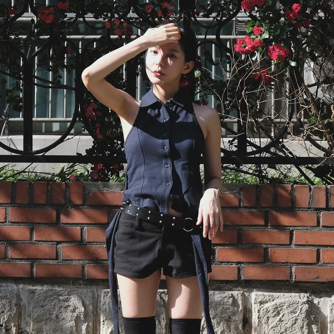 Photo by 신수현 on June 21, 2025. May be an image of 1 person, shorts, miniskirt, belt and text.