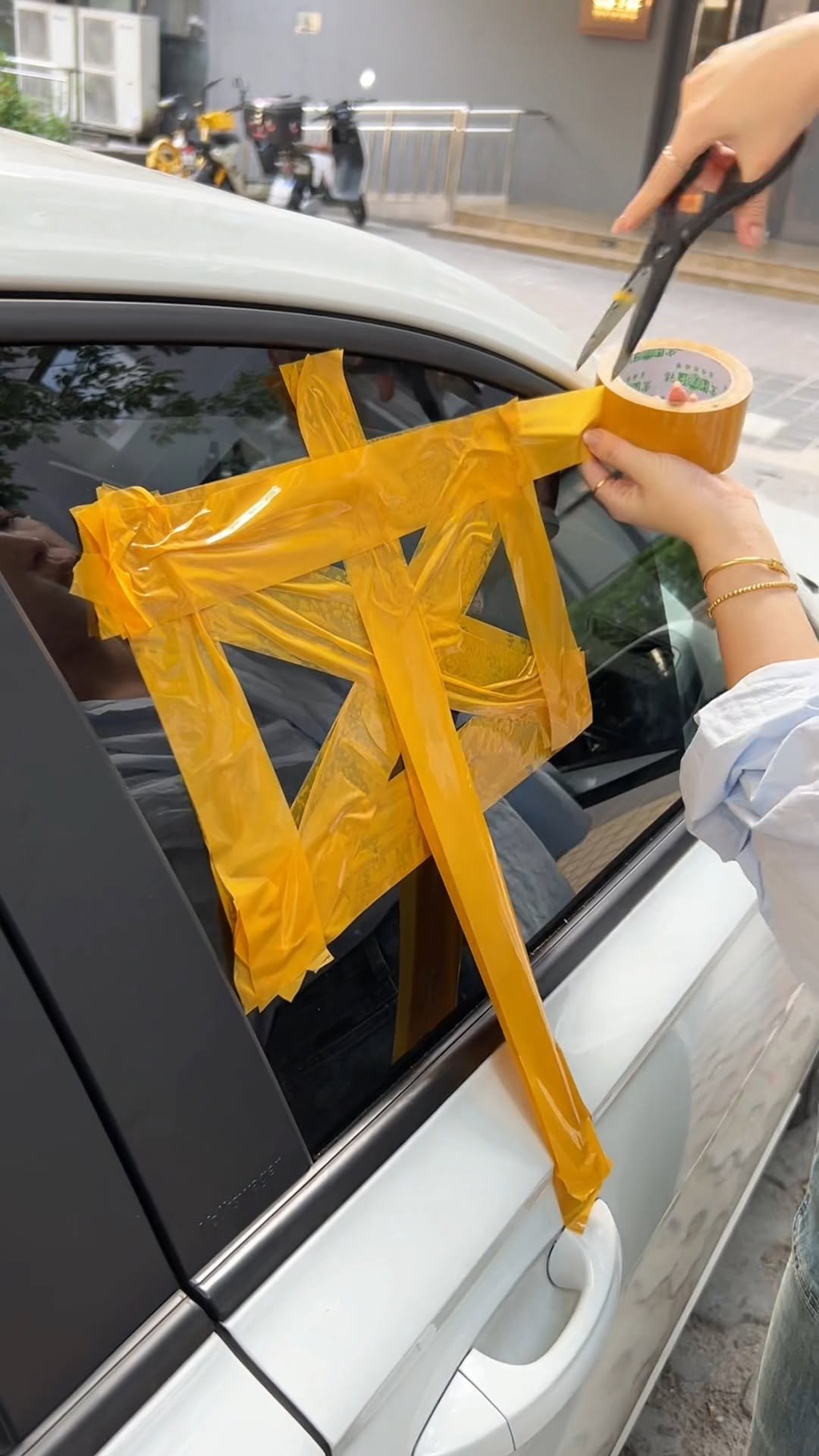 xiucheshimei 게시물 이미지: Open a Locked Car Door Without Leaving a...