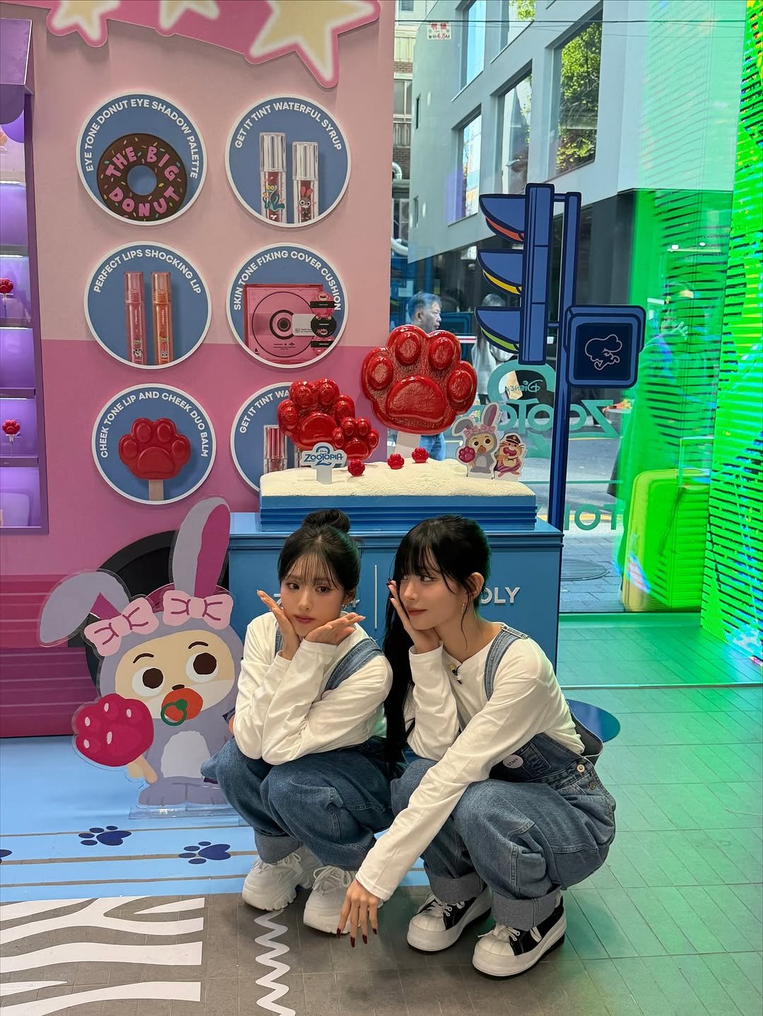 Photo by 박지원 on November 20, 2025. May be an image of ‎duffle coat, lego and ‎text that says '‎းသ DONUT EYE SHADOW องภาร SYRUP WATERFUL TONE कै ET κόγν PERFECY LIPS SHOCKING FIXING COVER CUSHION TONE NTON 품 SKIN AND CHEEK TONEL Duo GETITTINTWA WA TINY CHEEK স YLد S3ER wmw‎'‎‎.