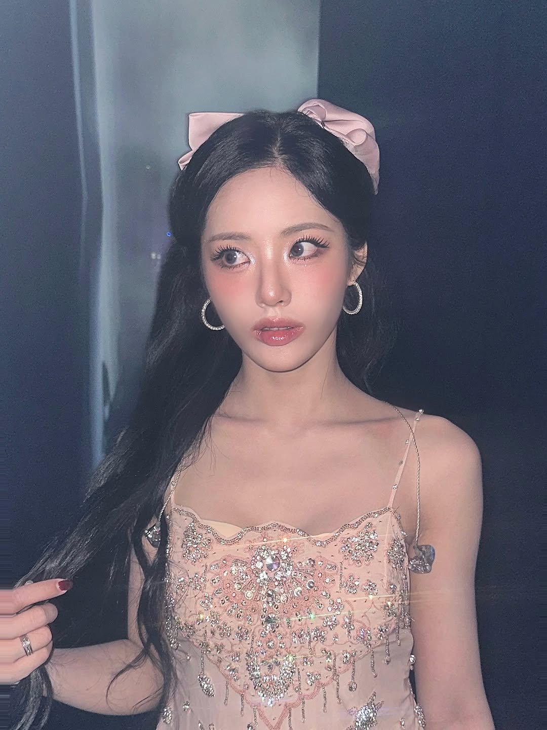 Photo by 박지원 on September 09, 2025. May be an image of one or more people, hair and dress.