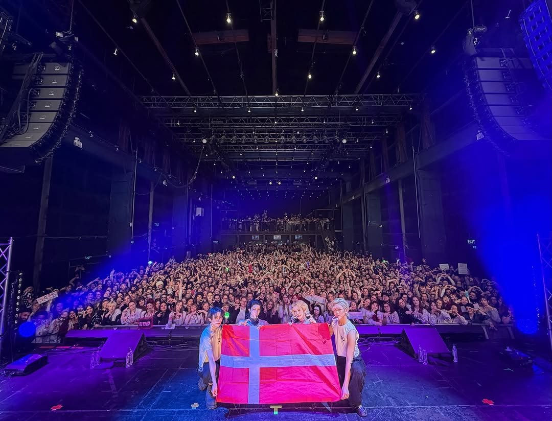 Photo by XLOV on February 16, 2026. May be an image of crowd, concert and text.