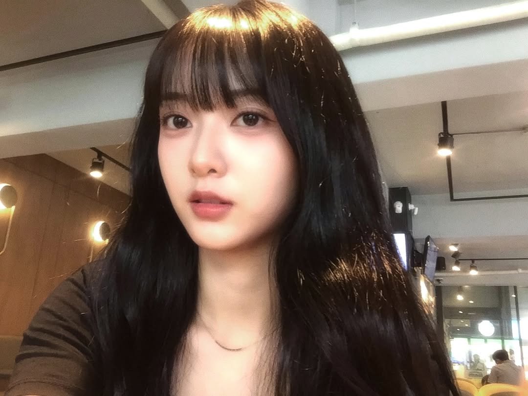 Photo by 안주미 on August 03, 2025. May be a selfie of 2 people, long hair and text.