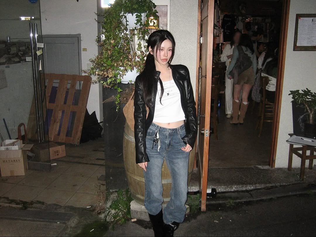 Photo shared by 윤비누 on October 17, 2025 tagging @findkapoor, @palejade.shop, @threetimess, and @decet_official. May be an image of one or more people, hair, parka, cigarette and text.