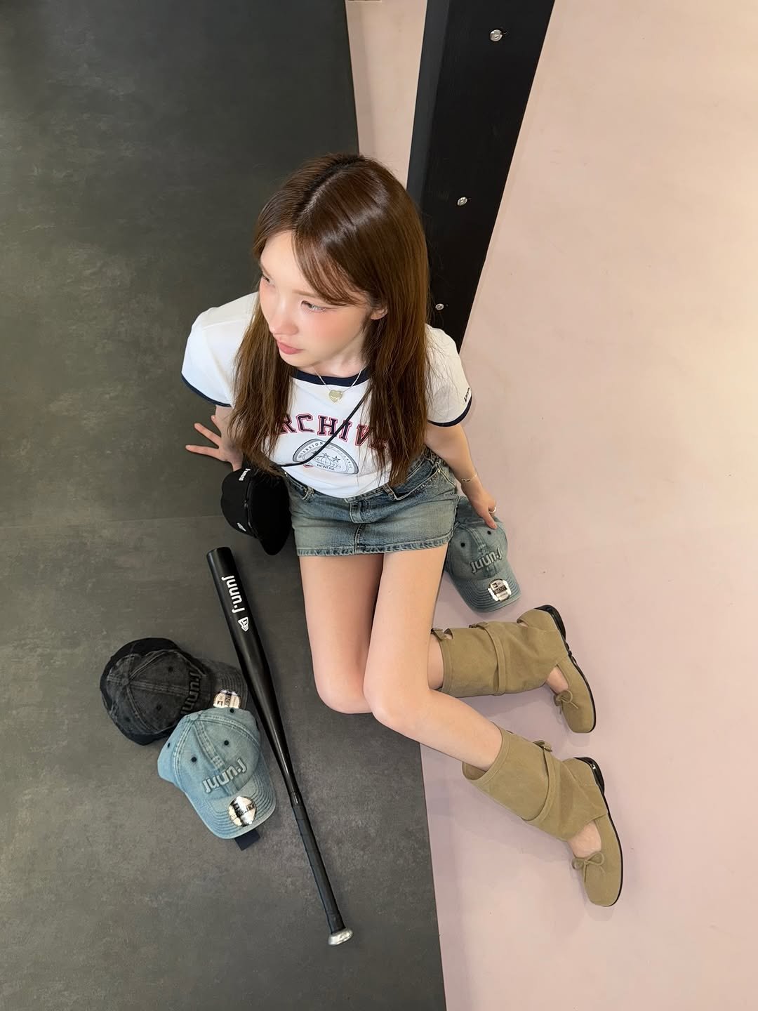 Photo by xöoos 수스 on July 09, 2025. May be an image of 1 person, child, golfing, playing hockey, hockey stick, mallet, shovel and text.