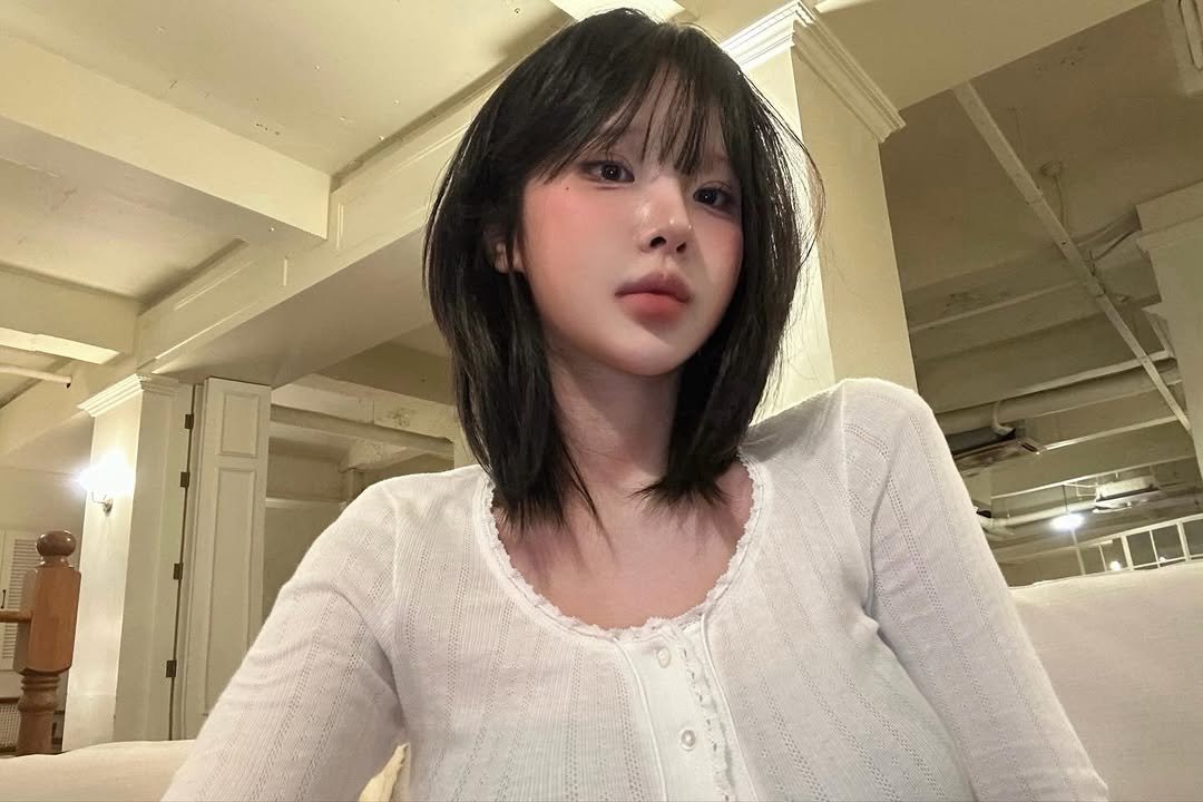 Photo by 유유 on November 23, 2025. May be a selfie of one or more people, hair and text.