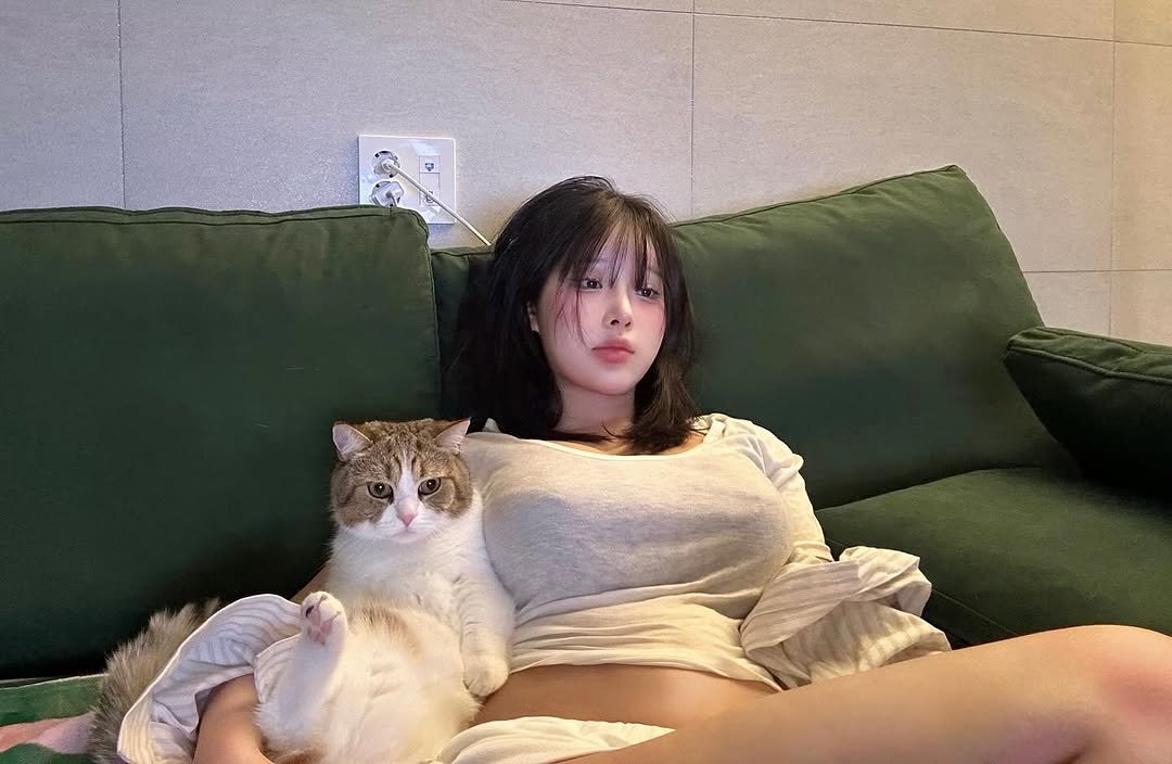 Photo by 유유 on July 20, 2025. May be an image of cat.