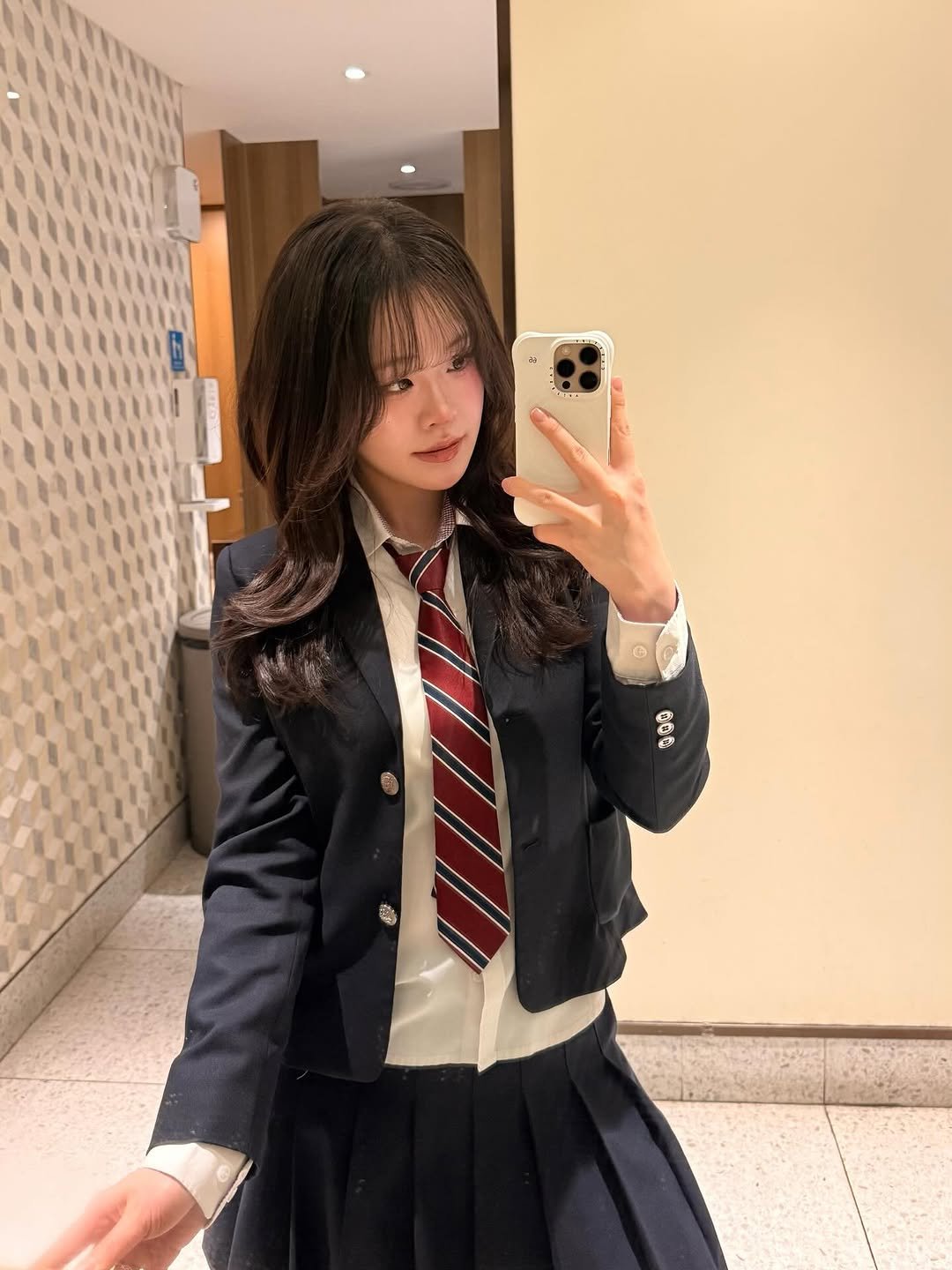 Photo by 김유진 on March 26, 2026. May be an image of suit, miniskirt and text that says 'S'.