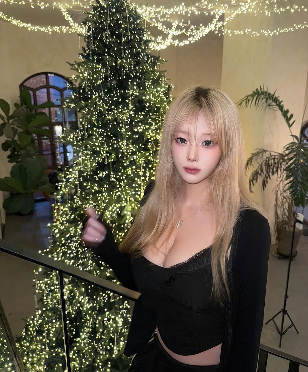 Photo shared by 이수빈 on December 03, 2025 tagging @xxaxix05. May be an image of one or more people, blonde hair and text.