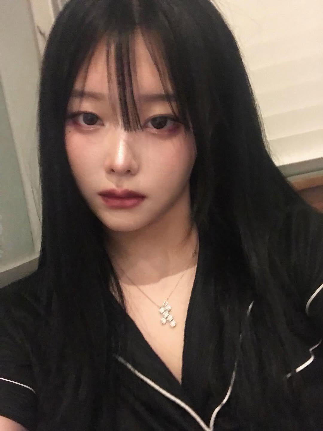 Photo shared by 이수빈 on January 27, 2026 tagging @xxaxix05. May be a selfie of one or more people, hair and text.