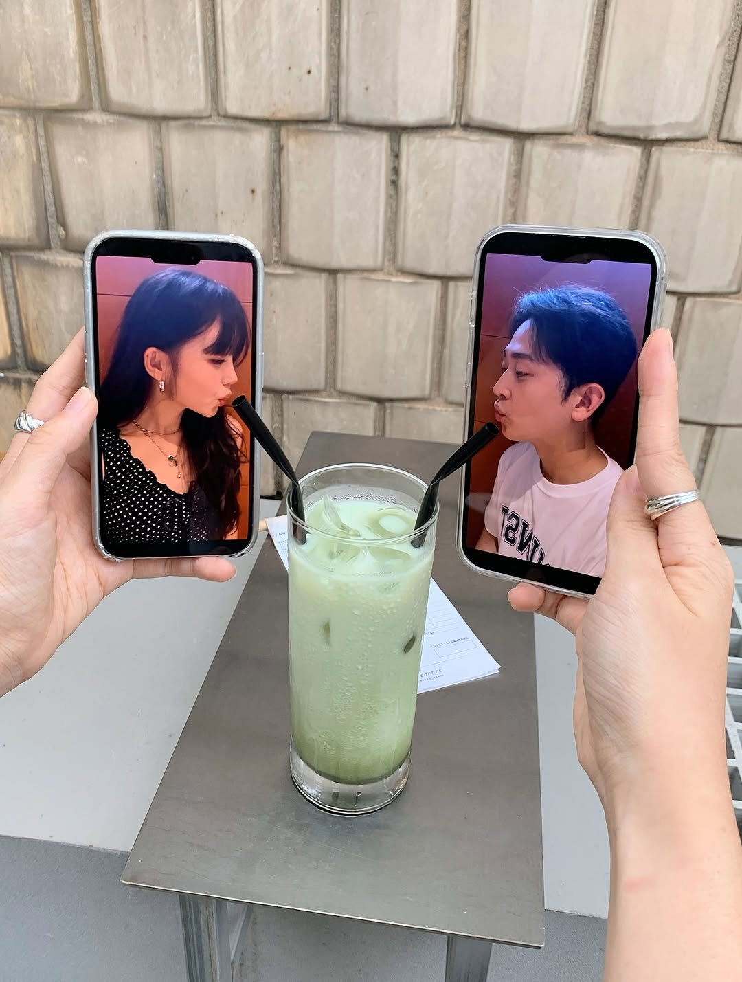 Photo shared by 해삐 on August 03, 2025 tagging @k2s89. May be an image of 4 people, phone, drink, cornflower and text.