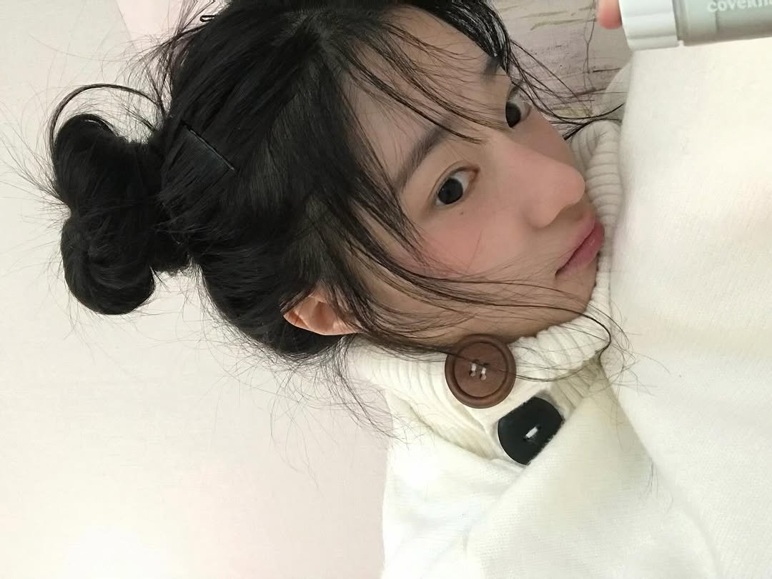 Photo by 연주 on December 13, 2025. May be an image of one or more people, hair, hair product, bath robe and text.