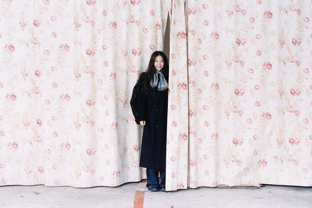 Photo by 연주 on December 17, 2025. May be an image of curtains, turtleneck and text.