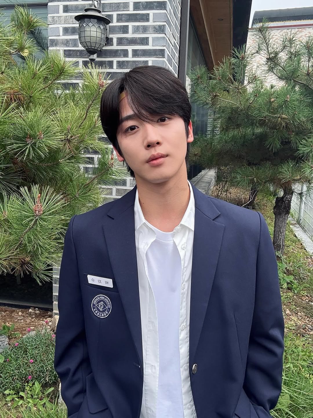 Photo by 김요한 on October 03, 2025. May be an image of 1 person, suit, blazer, bolo tie and text.