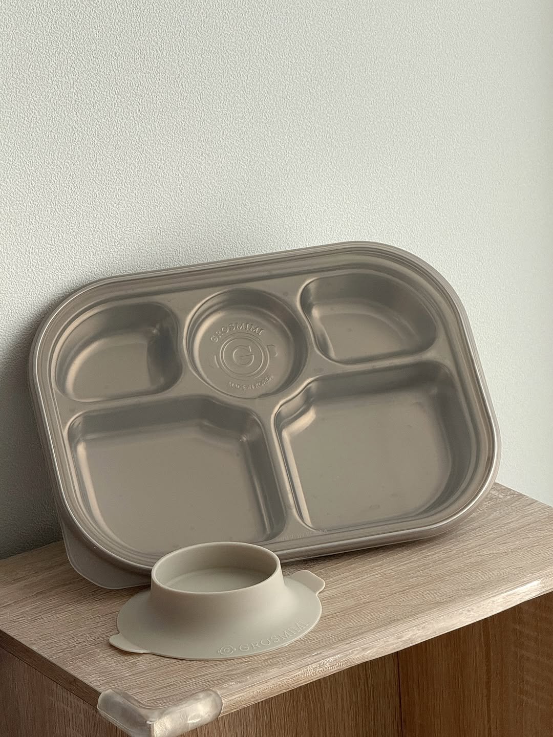 Photo shared by 윤샤샤 on February 17, 2026 tagging @grosmimi_official. May be an image of kitchenware, platter and text.