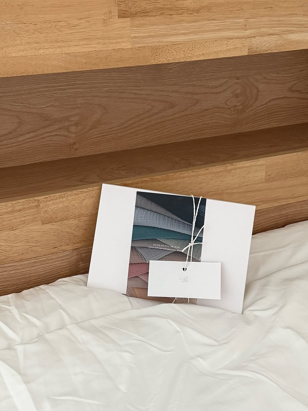Photo shared by 윤샤샤 ◡̈ on September 24, 2025 tagging @woodre.kr. May be an image of mattress and text.