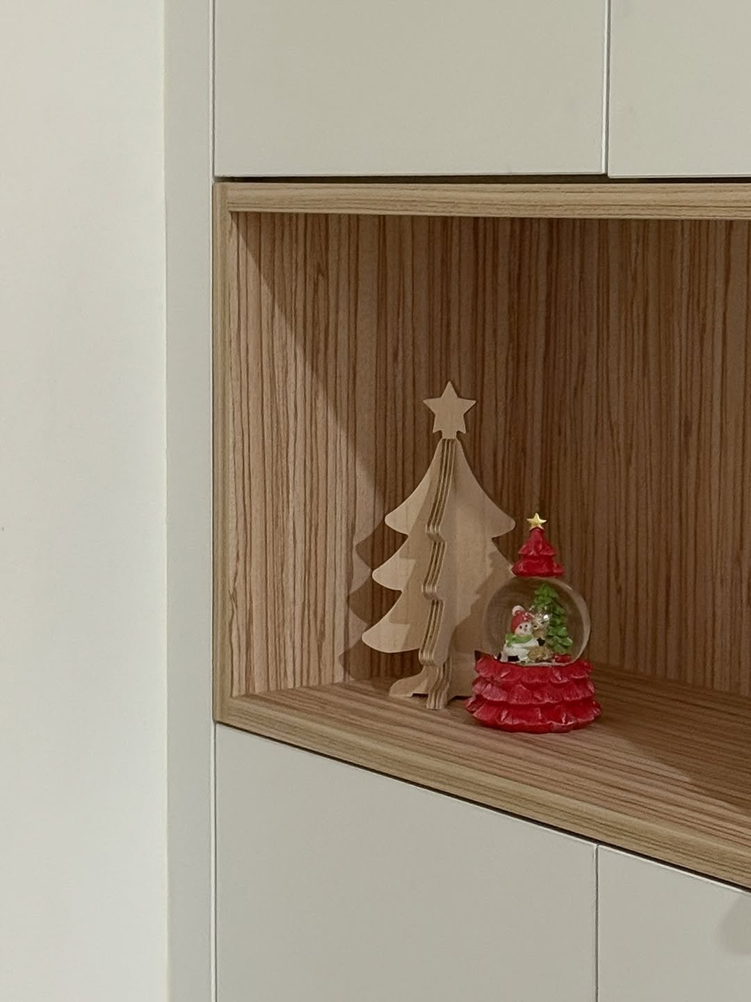 Photo shared by 윤샤샤 ◡̈ on December 17, 2025 tagging @g_siljang. May be an image of sink, rack, cabinet and text.