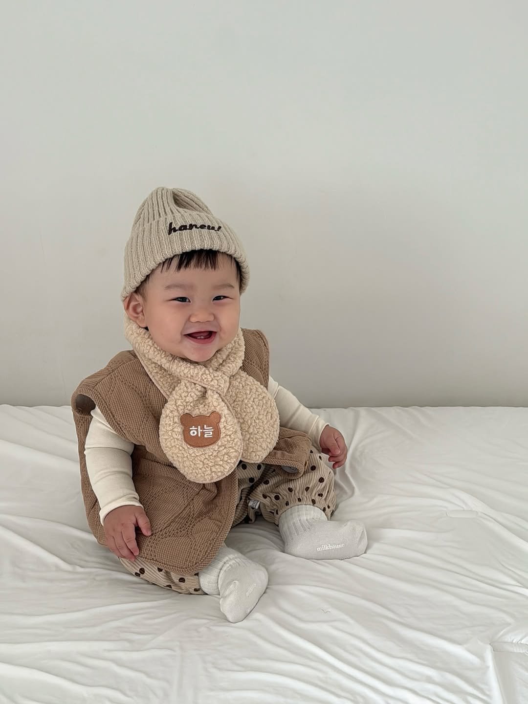 Photo shared by 윤샤샤 ◡̈ on November 07, 2025 tagging @harrharr_jasu. May be an image of baby, costume, blanket and text.
