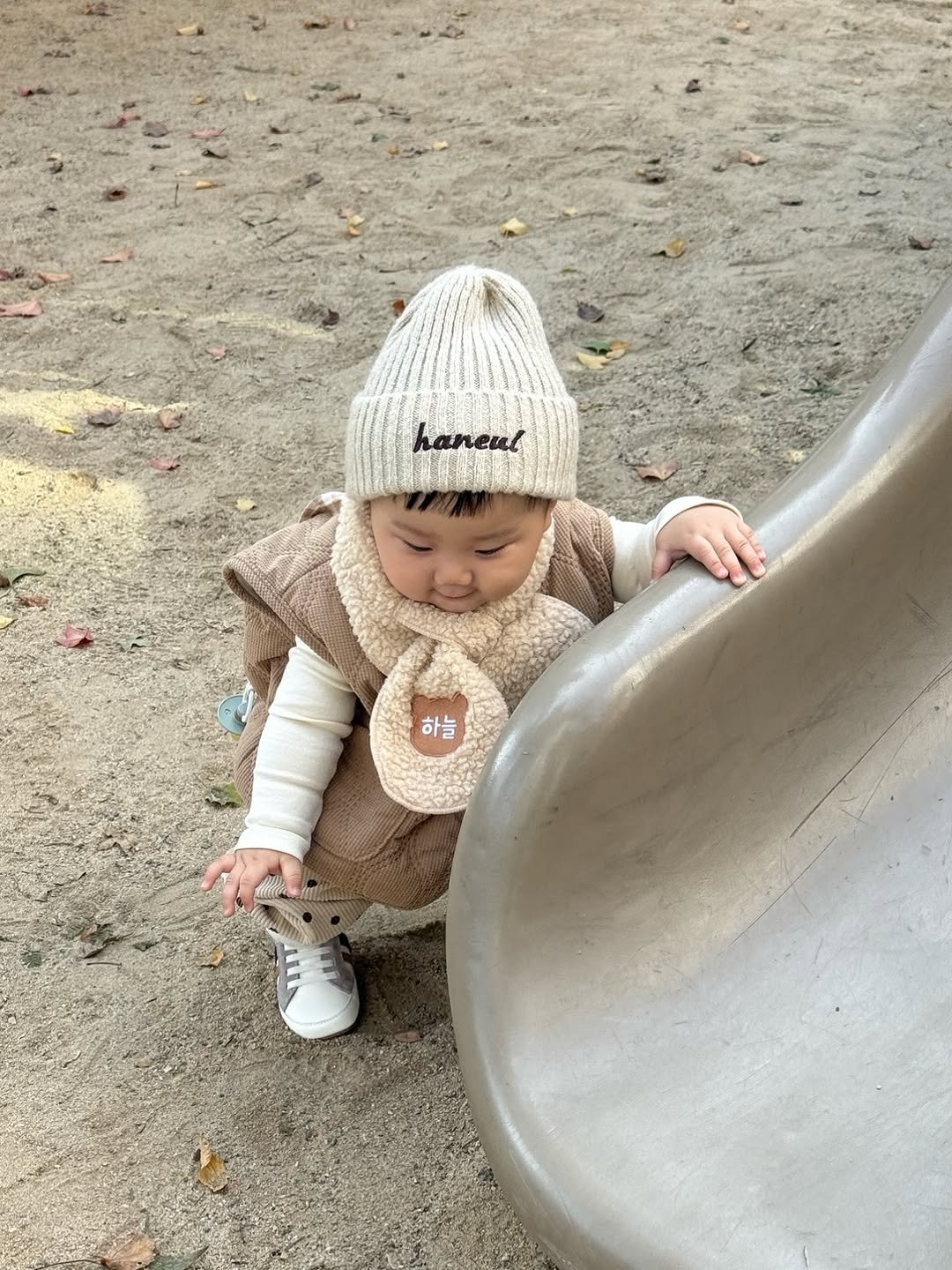 Photo shared by 윤샤샤 ◡̈ on November 08, 2025 tagging @harrharr_jasu. May be an image of baby, slide, park and text.