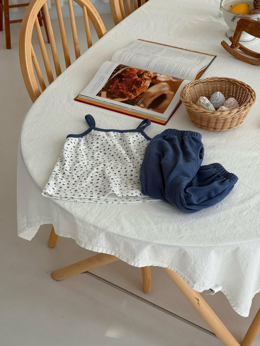 Photo shared by 윤샤샤 on April 16, 2026 tagging @by.malkongseol. May be an image of placemat, napkin, tablecloth, dining table and text.