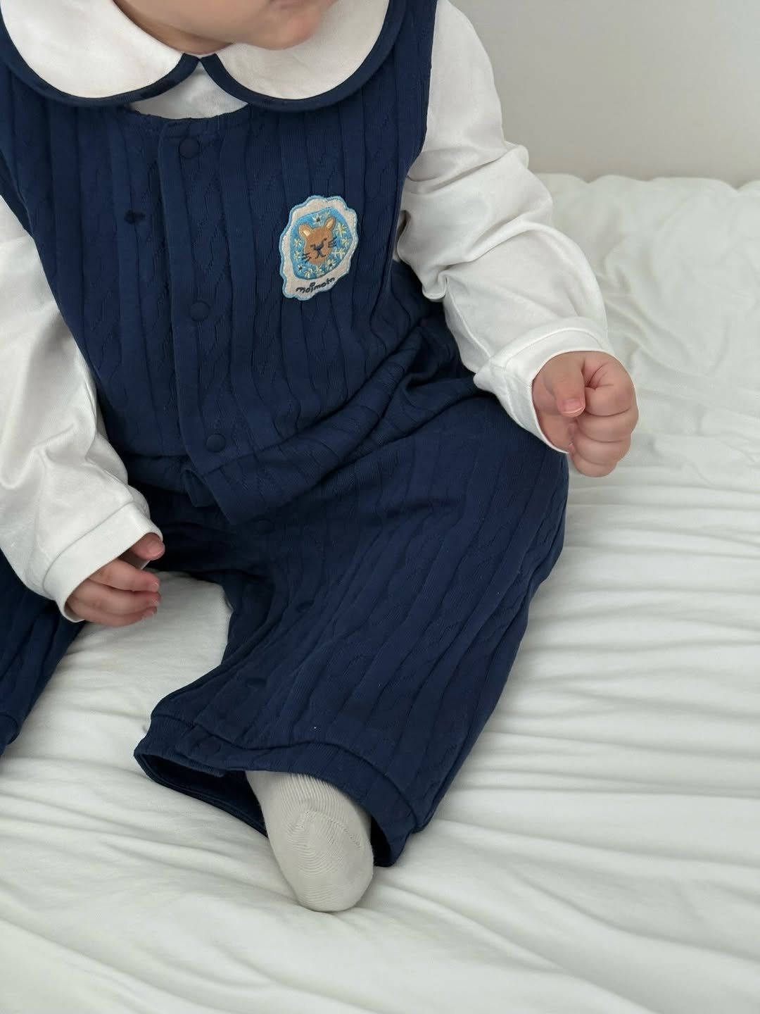 Photo shared by 윤샤샤 on February 12, 2026 tagging @moimoln. May be an image of baby and text.