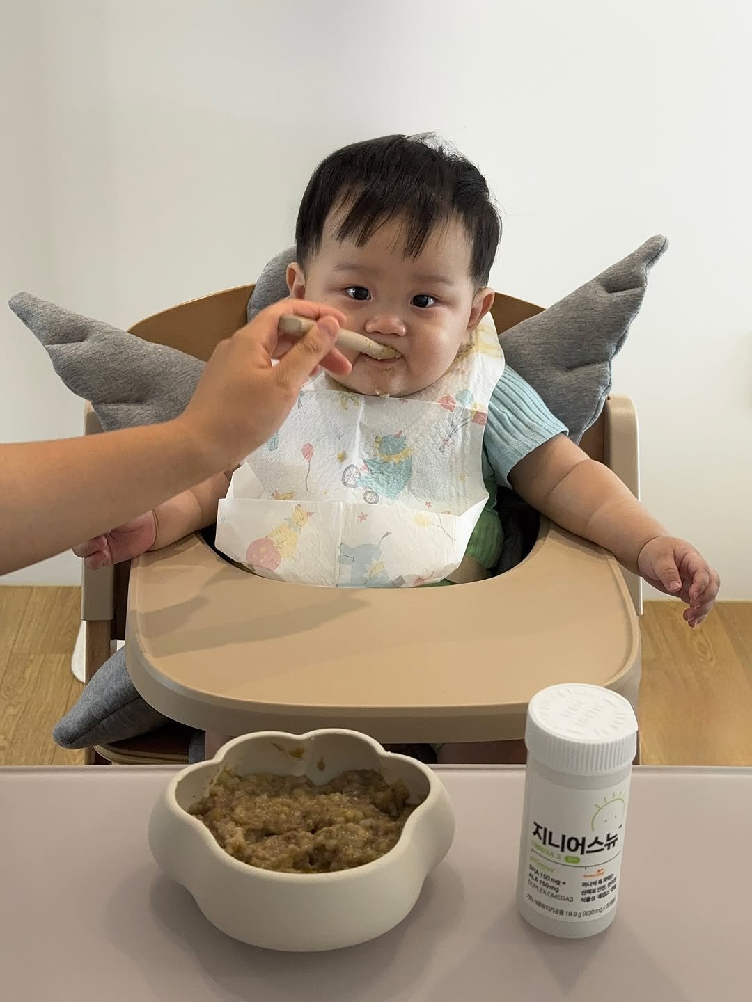 Photo shared by 윤샤샤 ◡̈ on September 29, 2025 tagging @phytonutri_growlab. May be an image of 1 person, baby, porridge and text.