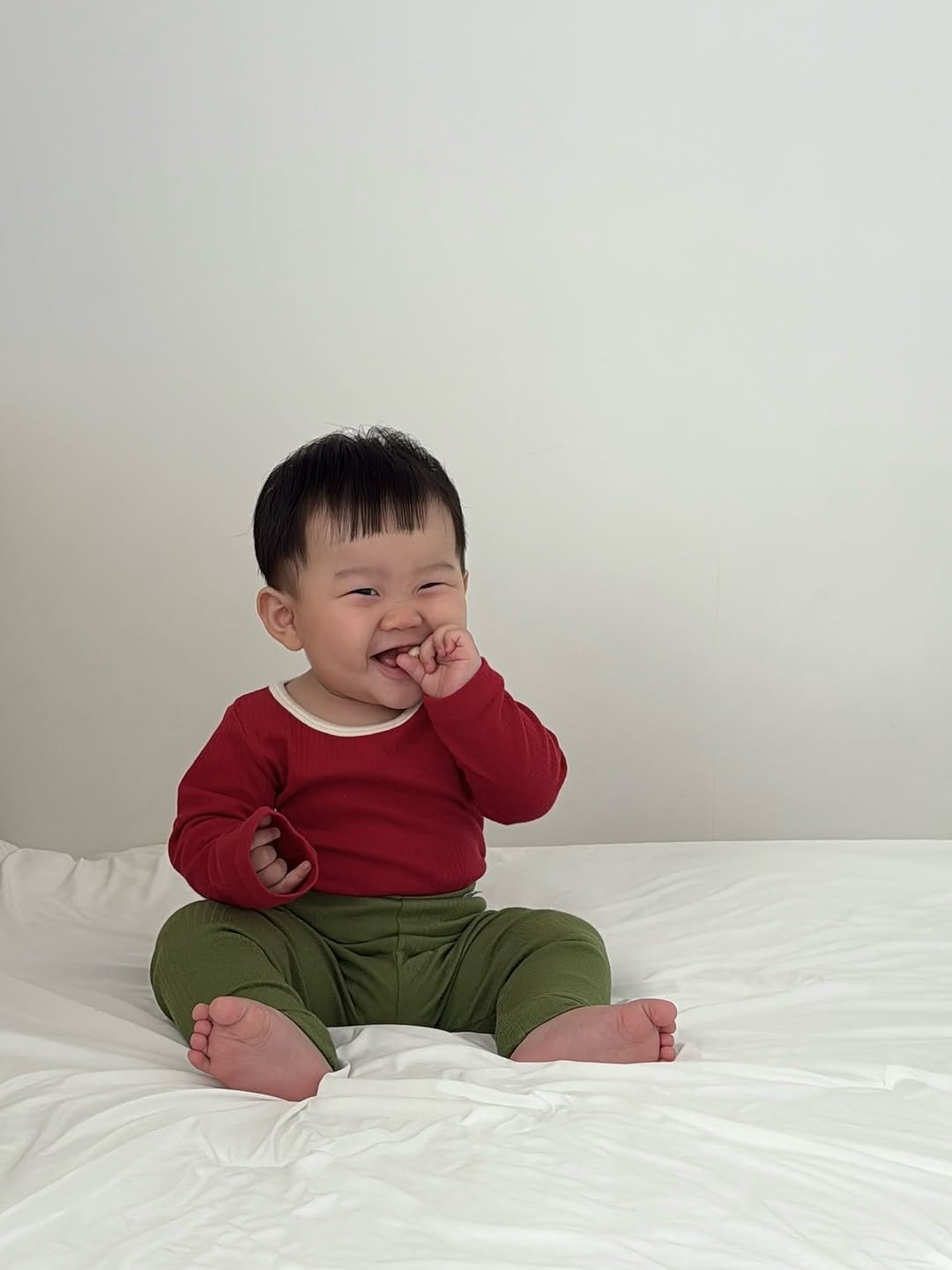 Photo shared by 윤샤샤 ◡̈ on November 05, 2025 tagging @baby_.boom_. May be an image of baby, sleepwear, bedroom and text.