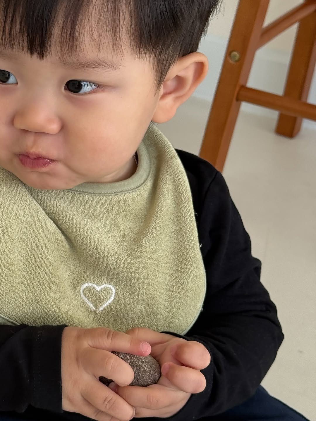 Photo shared by 윤샤샤 on April 14, 2026 tagging @allforhome_official. May be an image of baby and text.