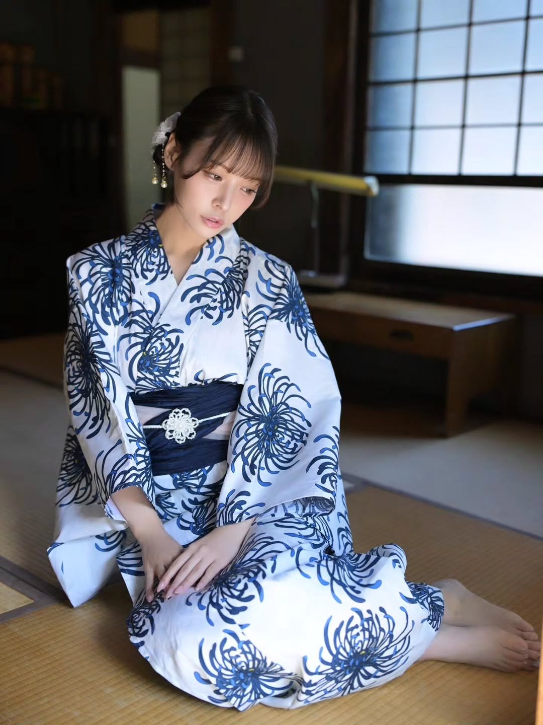 Photo by 八木奈々 on March 13, 2026. May be an image of bath robe, robe and text.