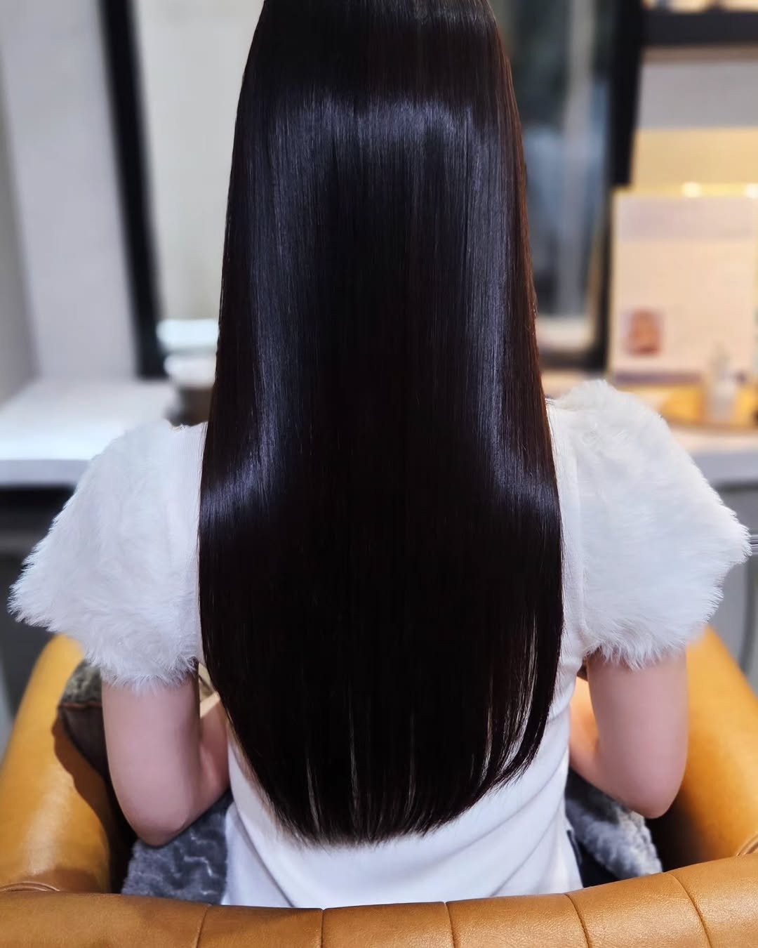 Photo by 八木奈々 on February 24, 2026. May be an image of one or more people, long hair and text.