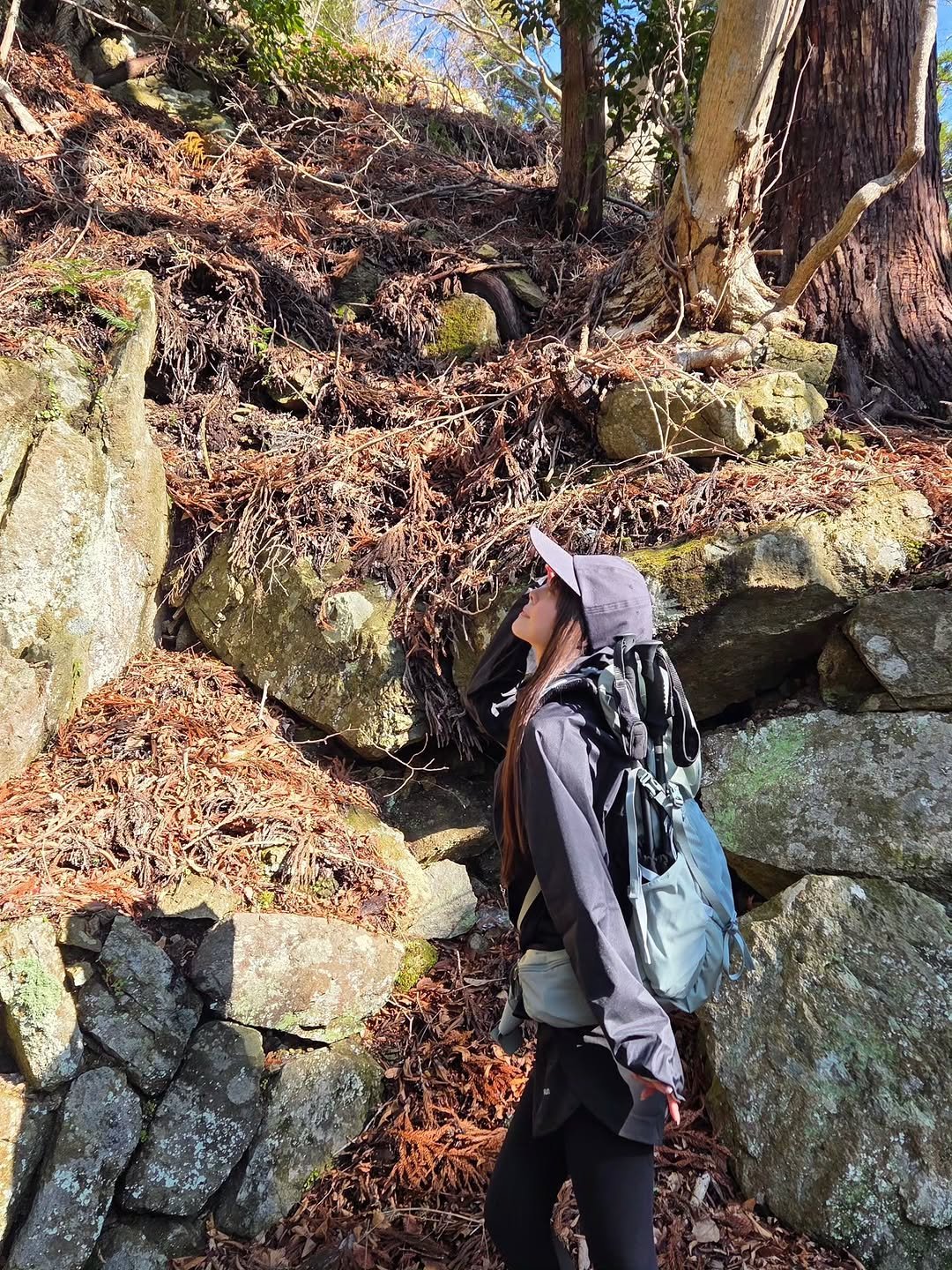 Photo by 八木奈々 on April 03, 2026. May be an image of standing, park and text.