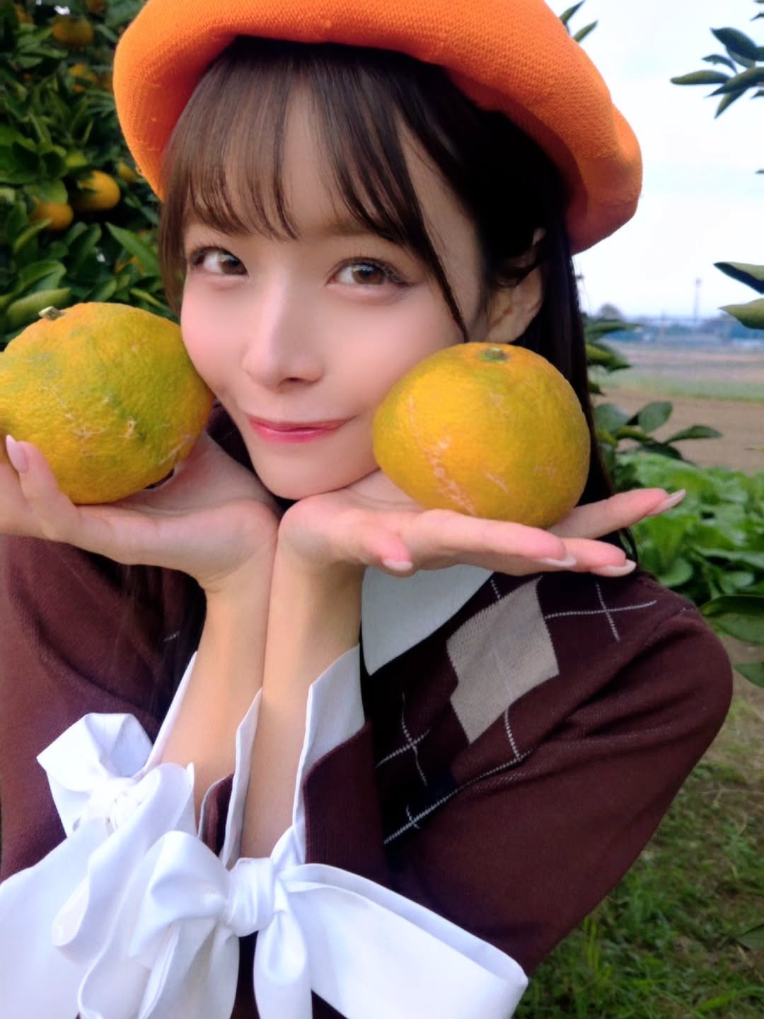 Photo by 八木奈々 on November 17, 2025. May be an image of pomelo, mandarin, beret and text.
