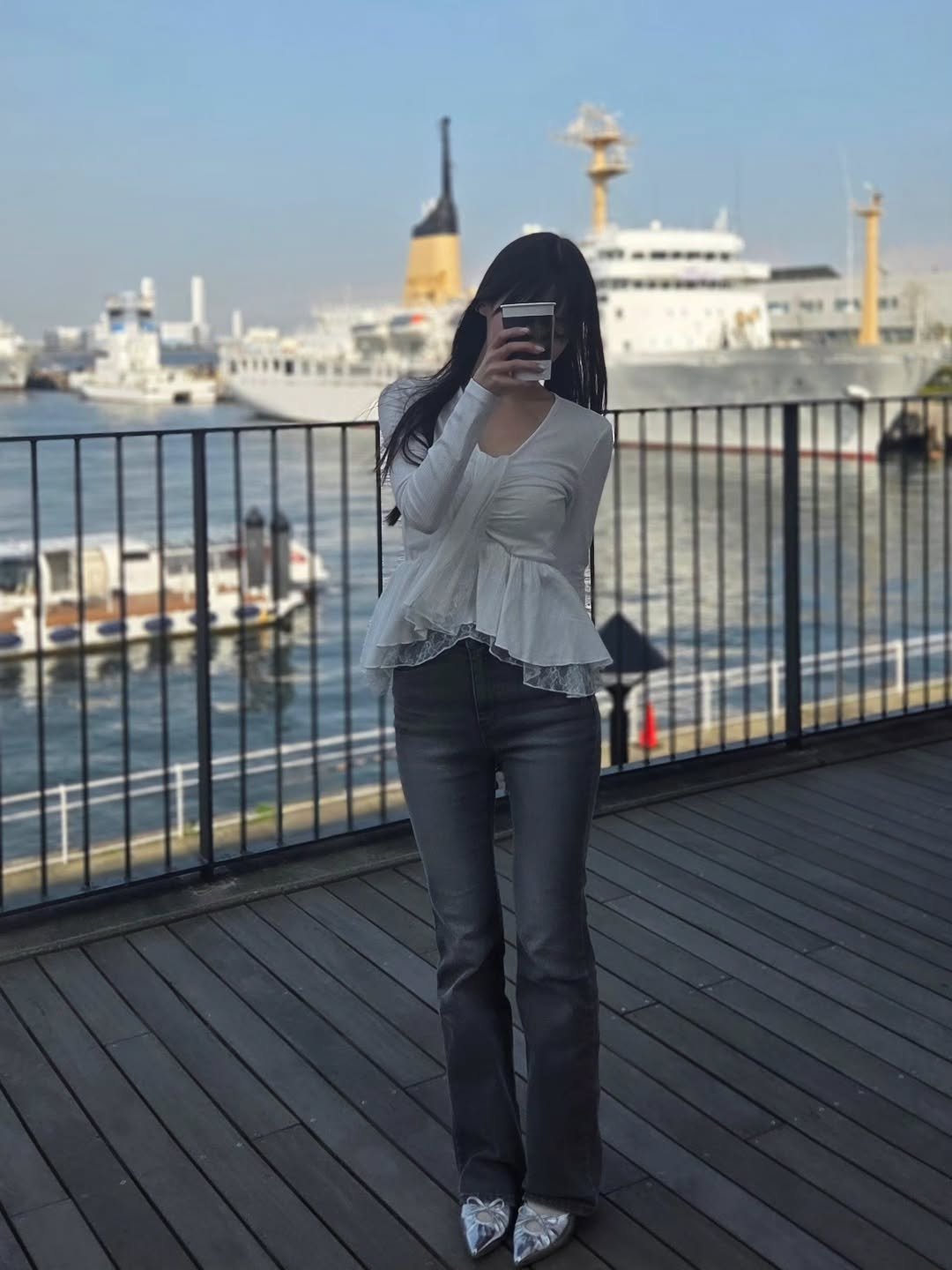 Photo by 八木奈々 on April 15, 2026. May be an image of overskirt, headscarf and text.