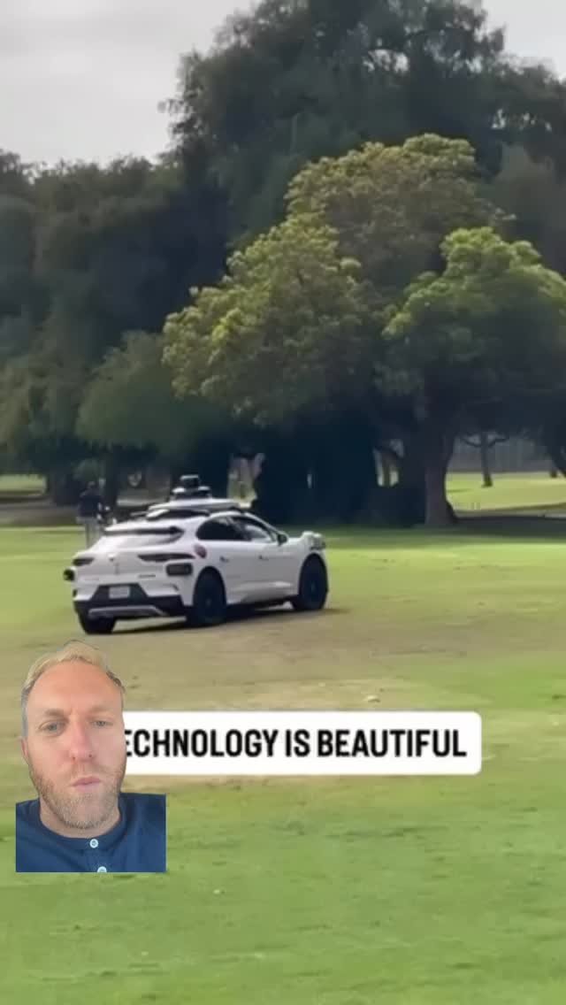 yallwatchthis_ 게시물 이미지: Waymo on a golf course??