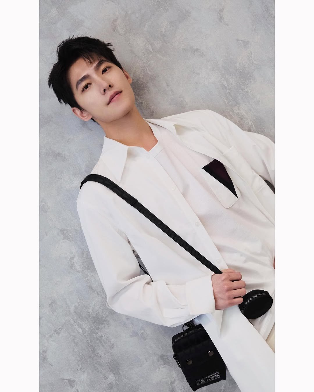 yang_0099 게시물 이미지: New 🖤🤍
#ValentinoGaravaniAndPorter...