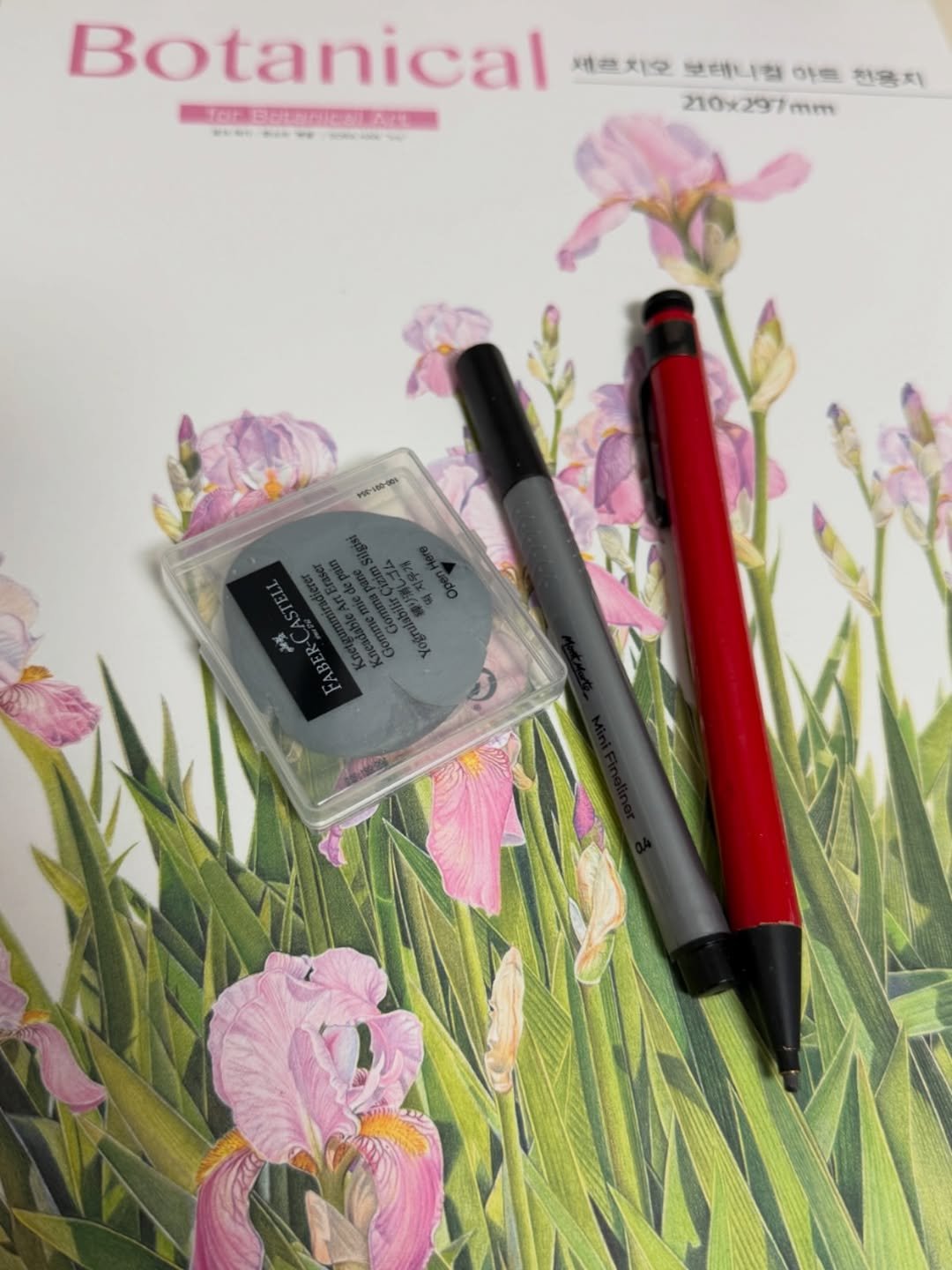 Photo by Yanglego | 그림ㅣ마카 드로잉 on February 01, 2026. May be an image of fragrance, eraser, perfume, pen, hand cream, pencil, marker, bearded iris and text.