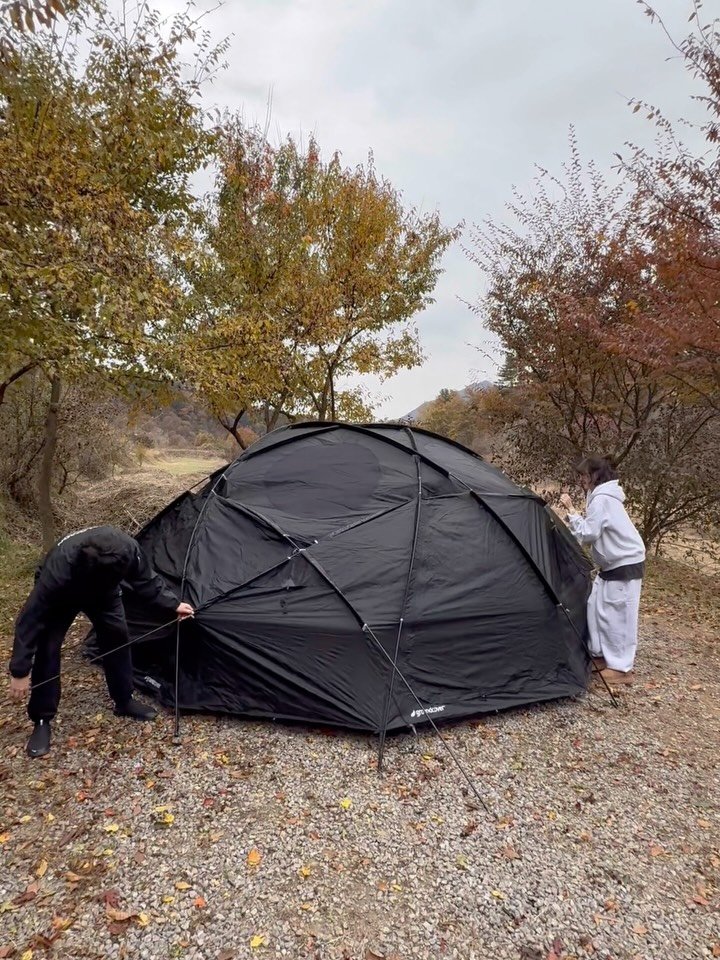 yangmeera 게시물 이미지: -
또 시작된 우리의 캠핑

가만히 있으라고 해서 
가만히 있으면 
이리와서 좀...