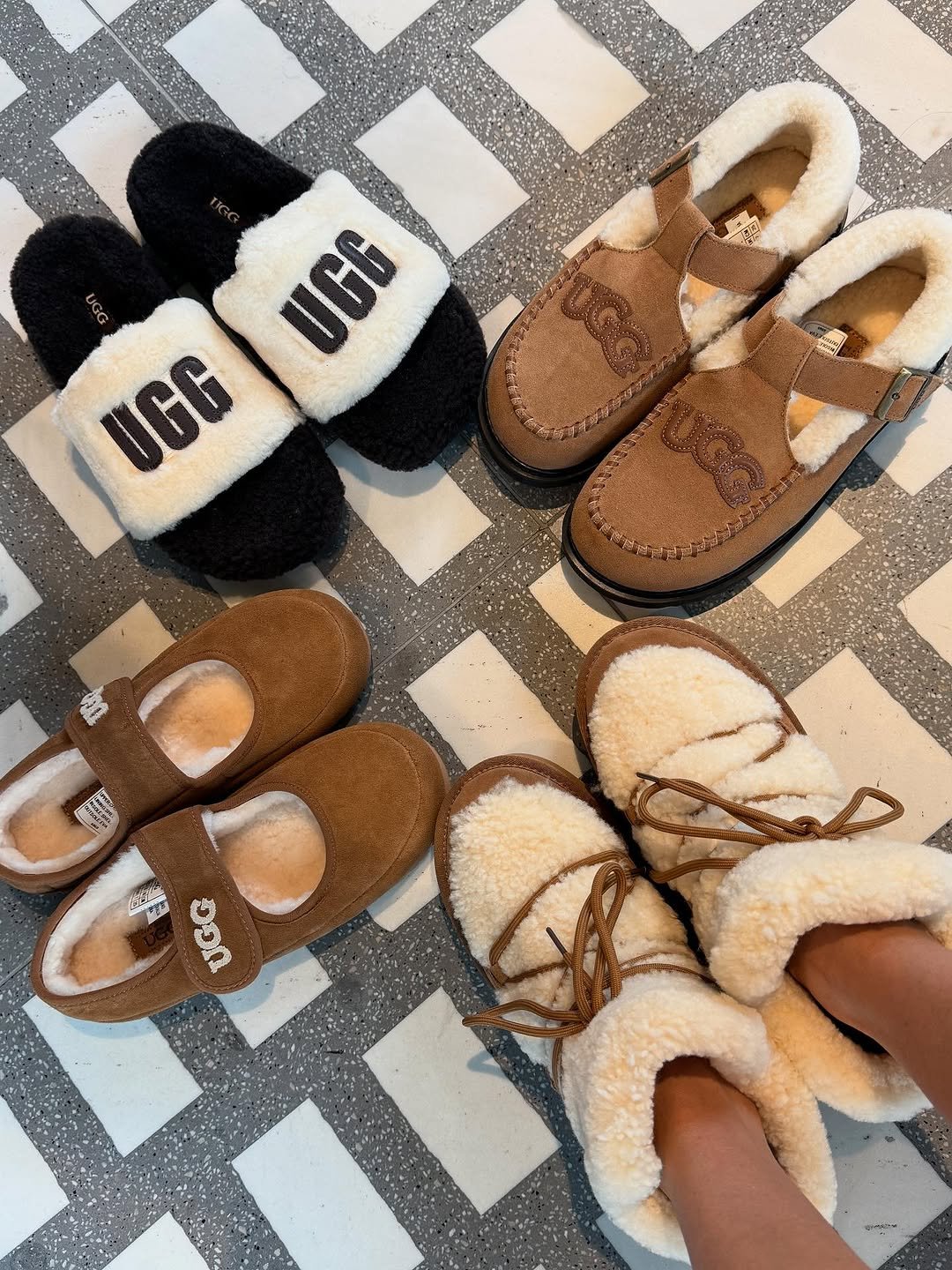 Photo by 양미라🧡미라씨 on September 22, 2025. May be an image of espadrilles, fur, sandals and text.