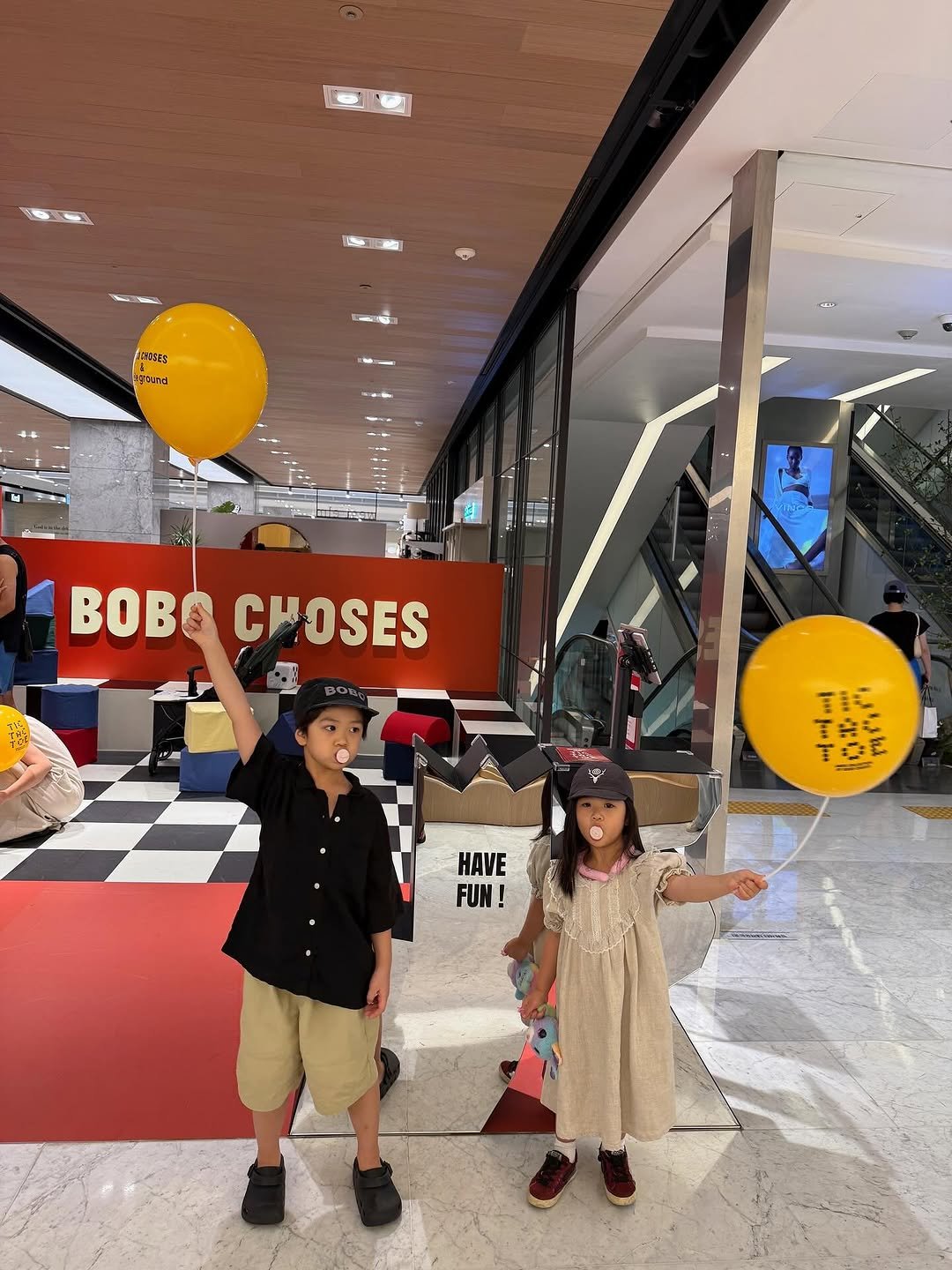 Photo shared by 양미라🧡미라씨 on September 27, 2025 tagging @littleground, and @dle_babys. May be an image of 4 people, child, balloon and text.