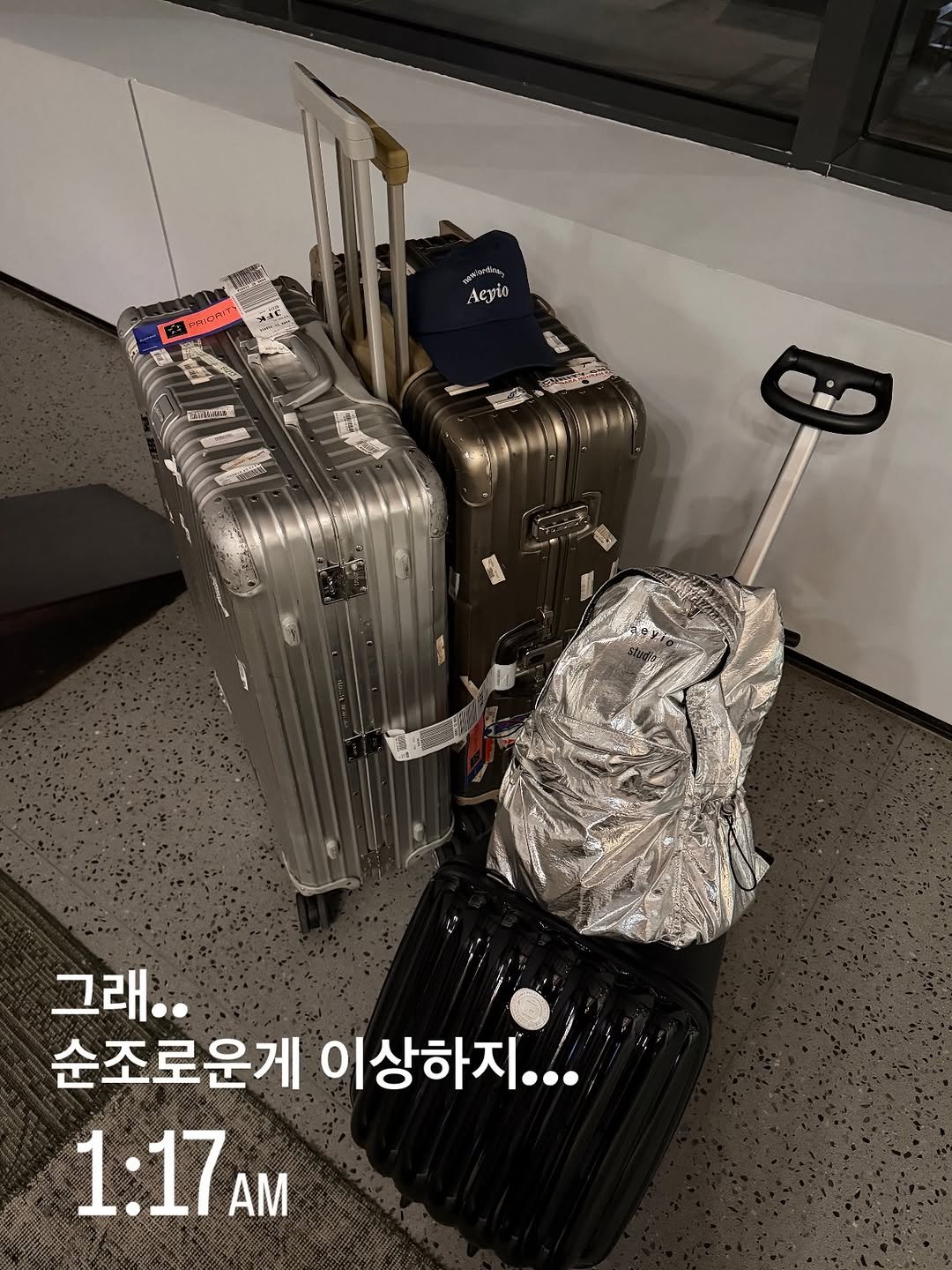 yangmeera 게시물 이미지: -
그럼 그렇지...
도착했는데 비도 안오고 
공항에서 택시도 순조롭게 잘 타고...