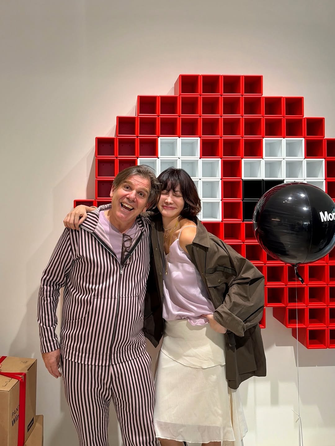 Photo shared by 양미라🧡미라씨 on April 23, 2026 tagging @montanafurniture. May be pop art of stripes, checker board and text that says 'A Mor'.