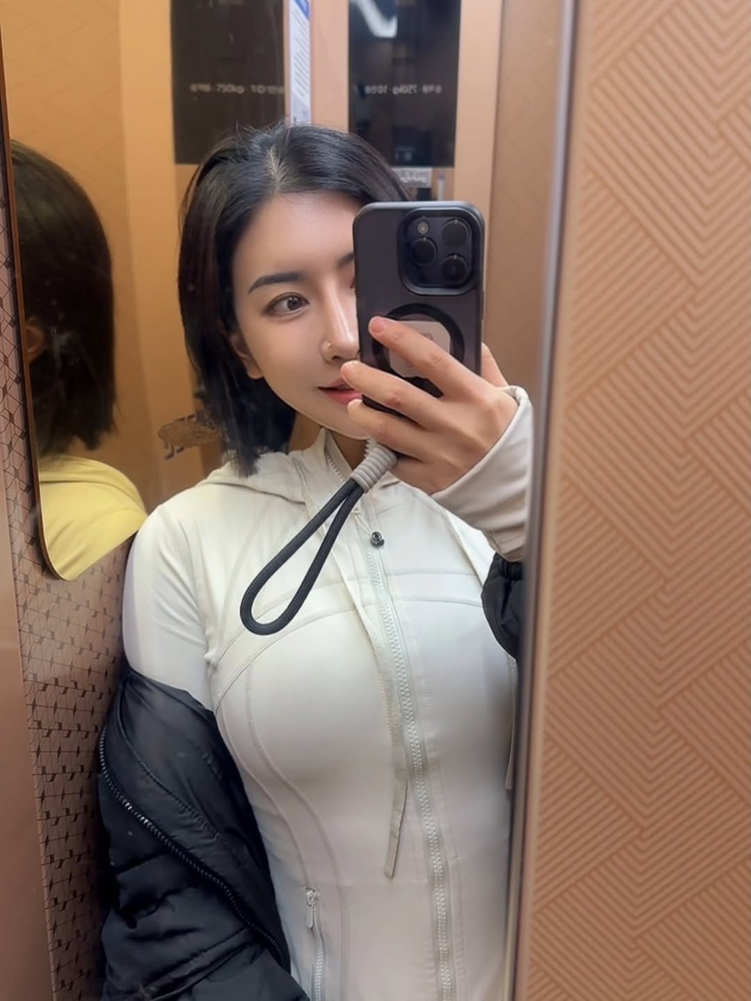 yangseon___ 게시물 이미지: 날씨야 이제 패딩프리를 허락해줘
나 이 집업만 입고 다닐 수 있게...🥹💗

너무...