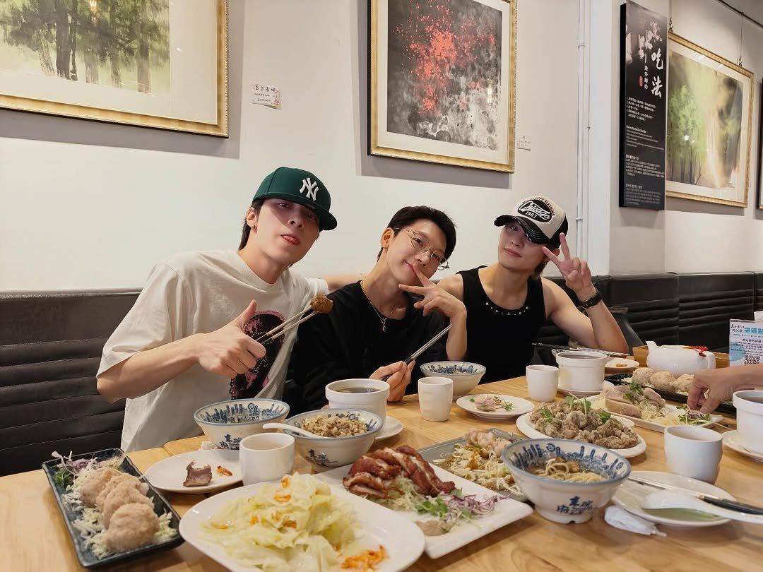 Photo shared by YangYang 양양 on November 17, 2025 tagging @tenlee_1001, and @i_m_hendery. May be an image of text.