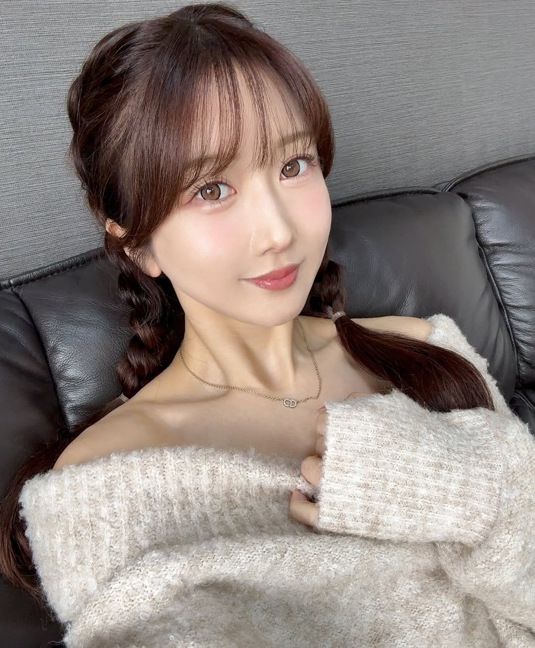 Photo by 大槻ひびき/大槻響/Hibiki Otsuki on November 23, 2025. May be an image of one or more people, braids, makeup, top and text.