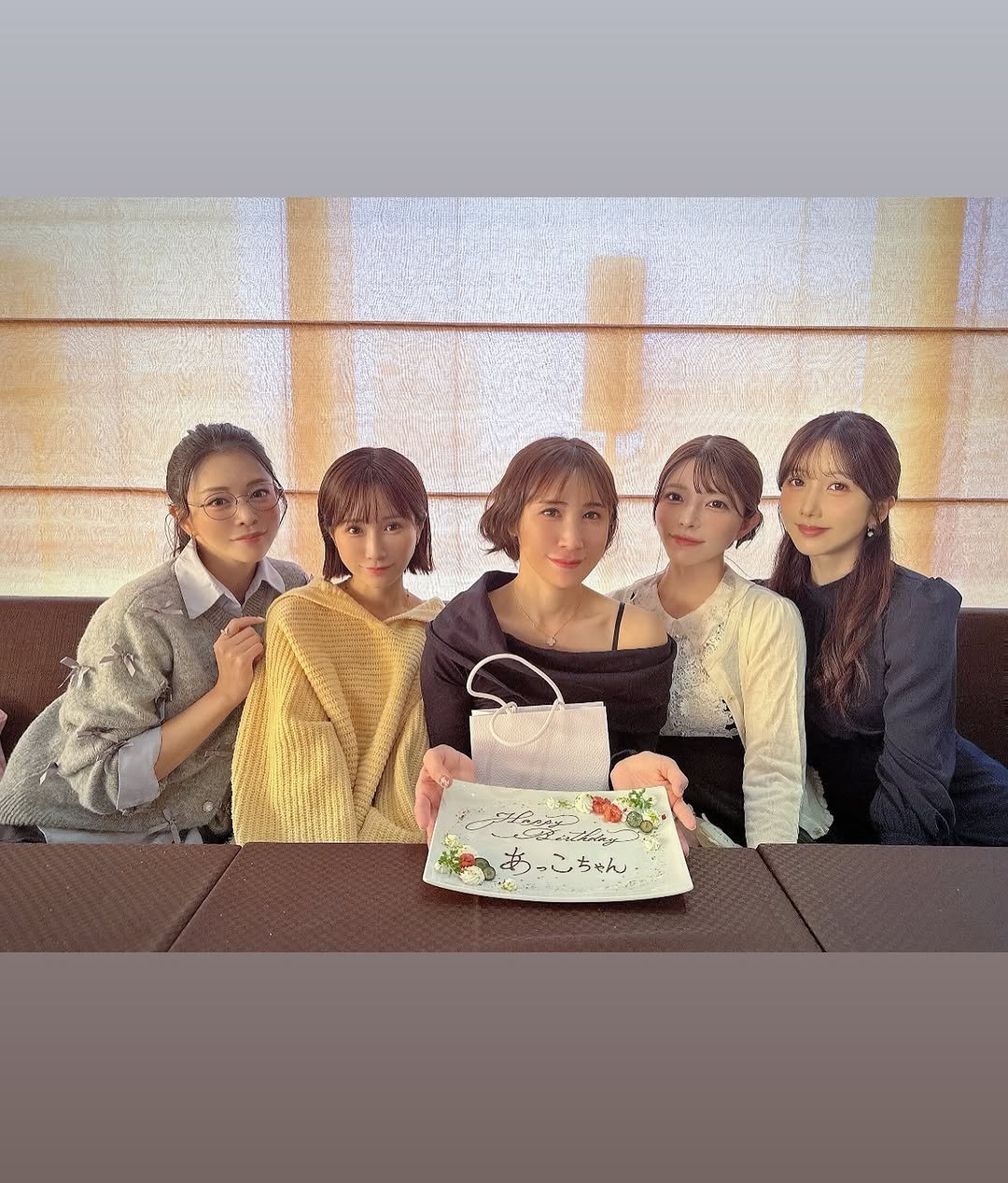 Photo shared by 大槻ひびき/大槻響/Hibiki Otsuki on November 10, 2025 tagging @akko__1122, @yanhibi0221, @kojima_minami_373, @tachibanamary, and @ai_uehara_ex. May be an image of one or more people, bangs, cake and text that says '1 あっこちゃん あっらちゃん ちゃん'.