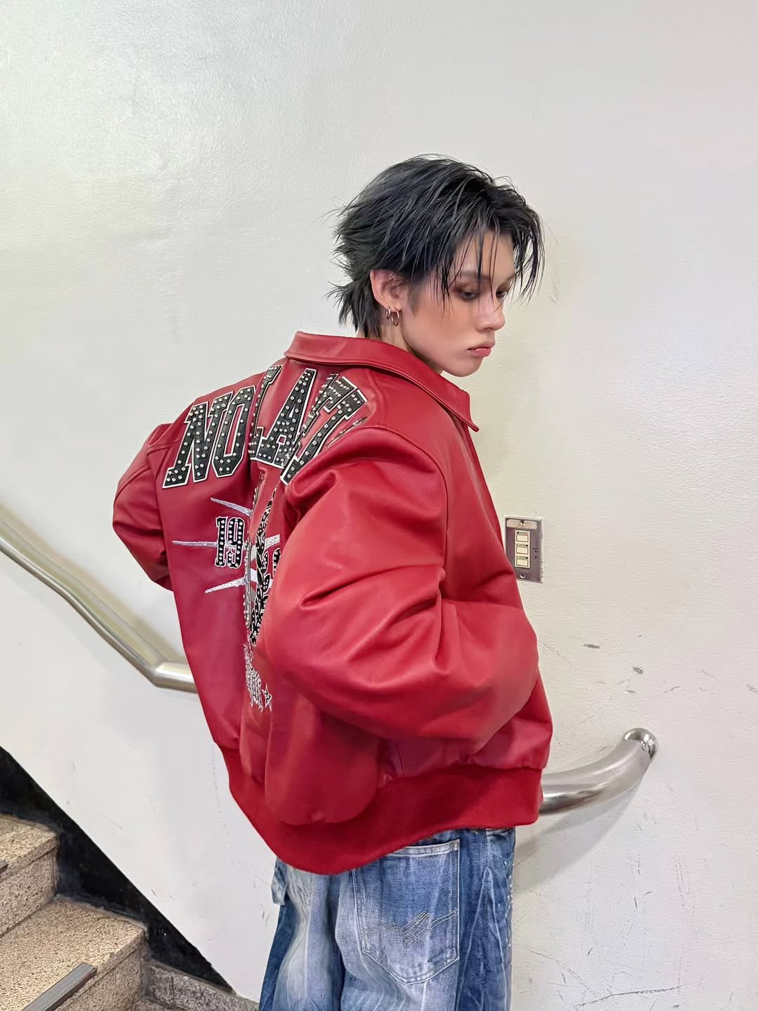 Photo by YEONJUN on November 07, 2025. May be an image of duffle coat, parka, raincoat, flight jacket and text.