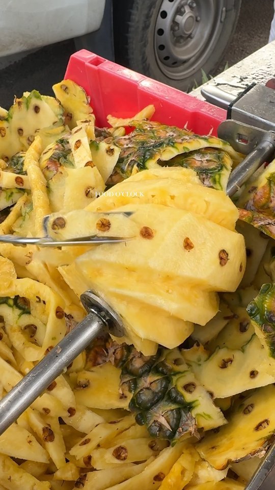 ybeattv_shorts 게시물 이미지: Sweet pineapple to eat when you go to Malaysia!!!